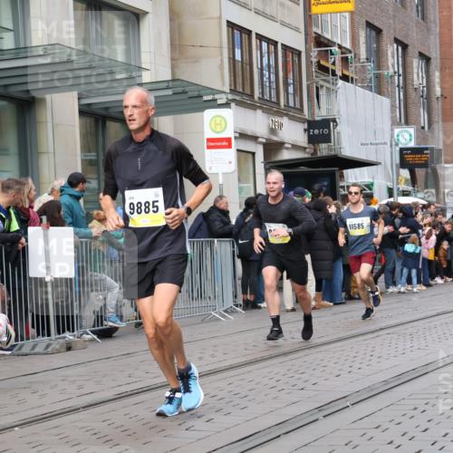 05.10.2025 - 20. swb-Marathon Bremen Strokosch-Dieckow http://msf.ph/oto/9237002 05.10.2025 10:45:09 Ziel 8000, 9200, 9222, 9250, 9290, 9396, 9709, 9885, 9963, 10053, 10447, 10634, 10639, 10682, 10898, 11346, 11403, 11585, 11678, 11745, 8000, 9200, 9222, 9250, 9290, 9396, 9709, 9885, 9963, 10053, 10447, 10634, 10639, 10682, 10898, 11346, 11403, 11585, 11678, 11745 meine-sportfotos.de
