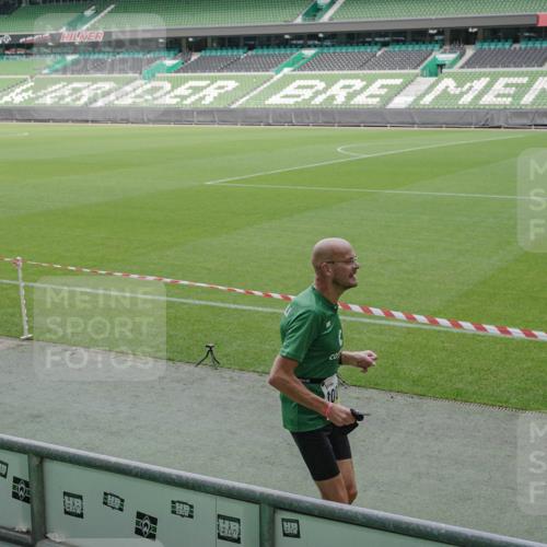 05.10.2025 - 20. swb-Marathon Bremen Michael Burmester http://msf.ph/oto/9237011 05.10.2025 10:32:49 Laufen im Stadion 7165, 8326, 8333, 9176, 9187, 9195, 9197, 9238, 9260, 9268, 9284, 9295, 9313, 9318, 9367, 9392, 9402, 9407, 9436, 9439, 9456, 9461, 9464, 9475, 9492, 9494, 9514, 9517, 9548, 9570, 9574, 9621, 9650, 9701, 9703, 9754, 9776, 9830, 9834, 9856, 9868, 9900, 9918, 9933, 9939, 9950, 9956, 9957, 9985, 10007, 10008, 10034, 10042, 10046, 10097, 10174, 10215, 10234, 10253, 10308, 10309, 10326, 10349, 10385, 10387, 10388, 10394, 10402, 10416, 10436, 10460, 10475, 10487 meine-sportfotos.de