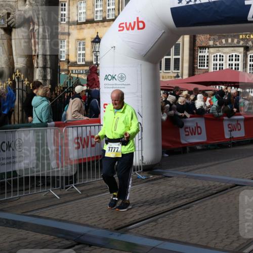 05.10.2025 - 20. swb-Marathon Bremen Yannick Fuchs http://msf.ph/oto/9237018 05.10.2025 11:06:00 Ziel 7777, 9907, 10619, 10769, 11455 meine-sportfotos.de