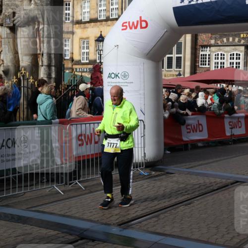 05.10.2025 - 20. swb-Marathon Bremen Yannick Fuchs http://msf.ph/oto/9237023 05.10.2025 11:06:00 Ziel 7777, 9907, 10619, 10769, 11455 meine-sportfotos.de