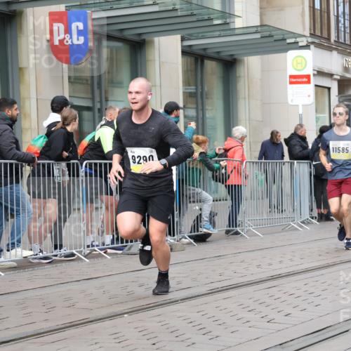 05.10.2025 - 20. swb-Marathon Bremen Strokosch-Dieckow http://msf.ph/oto/9237036 05.10.2025 10:45:10 Ziel 8000, 9200, 9222, 9250, 9396, 9709, 9885, 9963, 10053, 10447, 10634, 10639, 10682, 10792, 11346, 11403, 11585, 11678, 11745, 8000, 9200, 9222, 9250, 9396, 9709, 9885, 9963, 10053, 10447, 10634, 10639, 10682, 10792, 11346, 11403, 11585, 11678, 11745 meine-sportfotos.de