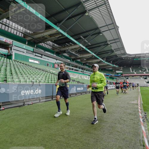 05.10.2025 - 20. swb-Marathon Bremen Michael Burmester http://msf.ph/oto/9237041 05.10.2025 12:59:42 Laufen im Stadion 27, 99, 226, 667, 807, 860, 954, 978, 1043, 1516, 1525, 1548, 1598, 1711, 1843, 1854, 2609, 2663, 2782, 2797, 2866, 2941, 2945, 3086, 3087, 3104, 3169, 3230, 3592, 3747, 3783, 3888, 4181, 4220, 4380, 4395, 4486, 4536, 4827, 4909, 5493, 5510, 5530, 5891, 6030, 6126, 6374, 6439, 6536, 6674, 6882, 7169, 7201, 7262, 7295, 7307, 7398, 7421, 7467, 7511, 7550, 7679, 7906, 7929, 8097, 8214, 8247, 8258, 8372, 8485, 8699, 8981, 9024, 9072, 10526, 219, 586, 1229 meine-sportfotos.de