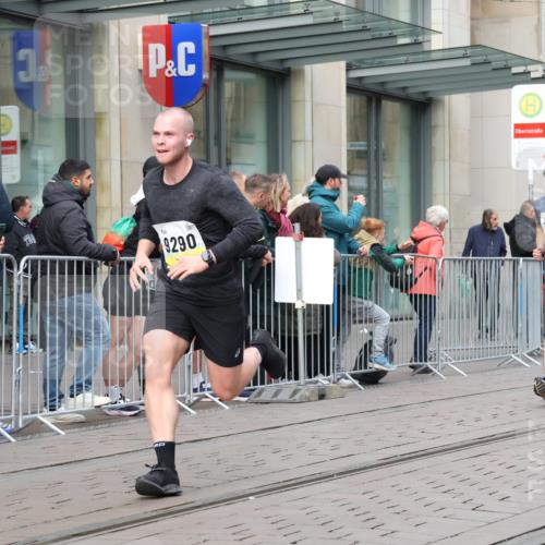 05.10.2025 - 20. swb-Marathon Bremen Strokosch-Dieckow http://msf.ph/oto/9237048 05.10.2025 10:45:10 Ziel 8000, 9200, 9222, 9250, 9396, 9709, 9885, 9963, 10053, 10447, 10634, 10639, 10682, 10792, 11346, 11403, 11585, 11678, 11745, 8000, 9200, 9222, 9250, 9396, 9709, 9885, 9963, 10053, 10447, 10634, 10639, 10682, 10792, 11346, 11403, 11585, 11678, 11745 meine-sportfotos.de