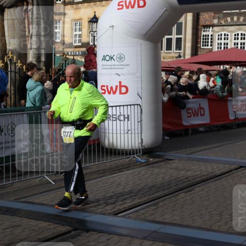 05.10.2025 - 20. swb-Marathon Bremen Yannick Fuchs http://msf.ph/oto/9237049 05.10.2025 11:06:01 Ziel 7777, 9907, 10619, 11455 meine-sportfotos.de