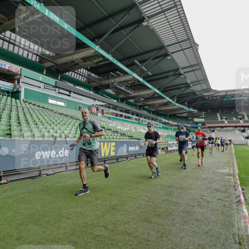 05.10.2025 - 20. swb-Marathon Bremen Michael Burmester http://msf.ph/oto/9237050 05.10.2025 12:59:45 Laufen im Stadion 27, 99, 226, 807, 860, 954, 978, 1043, 1516, 1525, 1548, 1598, 1711, 1843, 1854, 2609, 2663, 2782, 2866, 2941, 2945, 3086, 3087, 3104, 3169, 3230, 3592, 3747, 3783, 3888, 4181, 4220, 4380, 4395, 4486, 4536, 4824, 4827, 5493, 5510, 5530, 6030, 6126, 6374, 6439, 6536, 6674, 6881, 7201, 7262, 7295, 7307, 7398, 7421, 7467, 7511, 7537, 7598, 7679, 7906, 7929, 8097, 8214, 8258, 8372, 8485, 8699, 8981, 9024, 9072, 10526, 219, 586, 667, 1229 meine-sportfotos.de