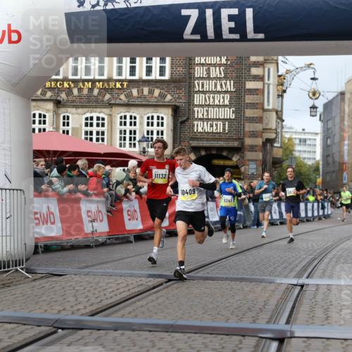 05.10.2025 - 20. swb-Marathon Bremen Yannick Fuchs http://msf.ph/oto/9237051 05.10.2025 10:38:52 Ziel 9341, 10352, 10409, 10517, 10862, 11132 meine-sportfotos.de