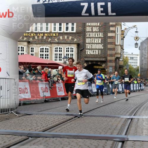05.10.2025 - 20. swb-Marathon Bremen Yannick Fuchs http://msf.ph/oto/9237057 05.10.2025 10:38:52 Ziel 9341, 10352, 10409, 10517, 10862, 11132 meine-sportfotos.de