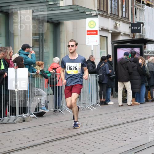 05.10.2025 - 20. swb-Marathon Bremen Strokosch-Dieckow http://msf.ph/oto/9237058 05.10.2025 10:45:11 Ziel 8000, 9200, 9222, 9250, 9396, 9709, 9885, 9963, 10053, 10447, 10634, 10639, 10682, 10792, 11346, 11403, 11585, 11678, 11745, 8000, 9200, 9222, 9250, 9396, 9709, 9885, 9963, 10053, 10447, 10634, 10639, 10682, 10792, 11346, 11403, 11585, 11678, 11745 meine-sportfotos.de