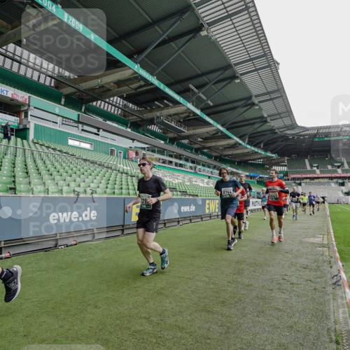 05.10.2025 - 20. swb-Marathon Bremen Michael Burmester http://msf.ph/oto/9237060 05.10.2025 12:59:45 Laufen im Stadion 27, 99, 226, 807, 860, 954, 978, 1043, 1516, 1525, 1548, 1598, 1711, 1843, 1854, 2609, 2663, 2782, 2866, 2941, 2945, 3086, 3087, 3104, 3169, 3230, 3592, 3747, 3783, 3888, 4181, 4220, 4380, 4395, 4486, 4536, 4824, 4827, 5493, 5510, 5530, 6030, 6126, 6374, 6439, 6536, 6674, 6881, 7201, 7262, 7295, 7307, 7398, 7421, 7467, 7511, 7537, 7598, 7679, 7906, 7929, 8097, 8214, 8258, 8372, 8485, 8699, 8981, 9024, 9072, 10526, 219, 586, 667, 1229 meine-sportfotos.de
