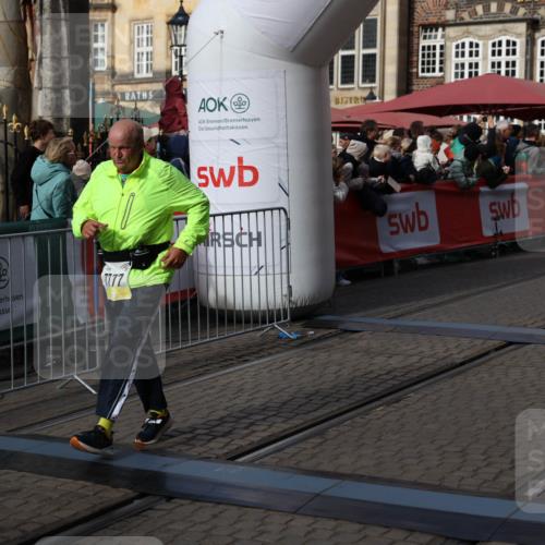 05.10.2025 - 20. swb-Marathon Bremen Yannick Fuchs http://msf.ph/oto/9237061 05.10.2025 11:06:01 Ziel 7777, 9907, 10619, 11455 meine-sportfotos.de