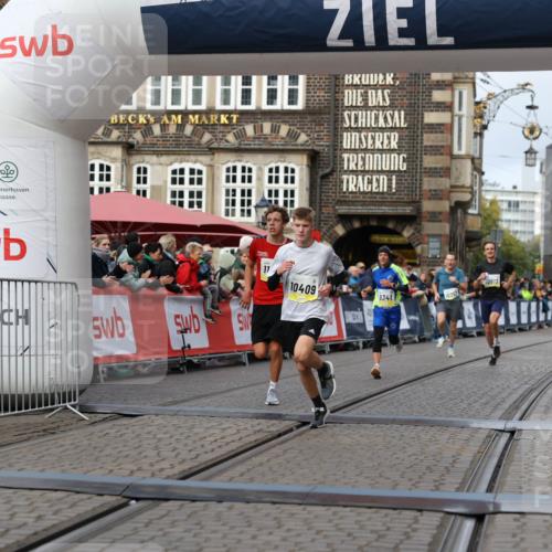 05.10.2025 - 20. swb-Marathon Bremen Yannick Fuchs http://msf.ph/oto/9237072 05.10.2025 10:38:52 Ziel 9341, 10352, 10409, 10517, 10862, 11132 meine-sportfotos.de