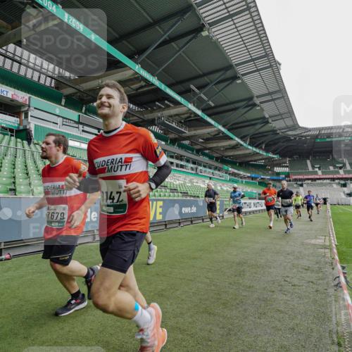 05.10.2025 - 20. swb-Marathon Bremen Michael Burmester http://msf.ph/oto/9237075 05.10.2025 12:59:47 Laufen im Stadion 27, 99, 226, 627, 807, 860, 954, 978, 1043, 1516, 1525, 1548, 1598, 1711, 1843, 1854, 2609, 2663, 2782, 2866, 2941, 2945, 3086, 3087, 3104, 3169, 3230, 3592, 3747, 3783, 3888, 4181, 4220, 4380, 4395, 4486, 4536, 4824, 4827, 5493, 5510, 6030, 6126, 6374, 6439, 6536, 6674, 6881, 7201, 7262, 7295, 7307, 7398, 7421, 7467, 7511, 7537, 7598, 7679, 7906, 7929, 8097, 8214, 8258, 8372, 8485, 8699, 8981, 9072, 10526, 219, 586, 667, 1229, 1843 meine-sportfotos.de