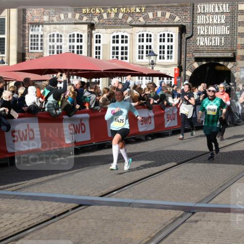05.10.2025 - 20. swb-Marathon Bremen Yannick Fuchs http://msf.ph/oto/9237078 05.10.2025 11:06:05 Ziel 7777, 9931, 11425, 11468 meine-sportfotos.de