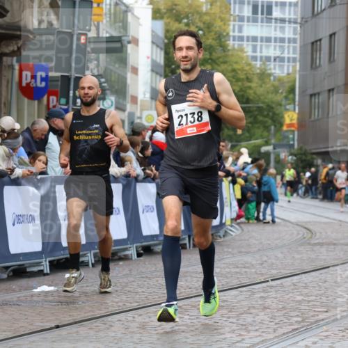 05.10.2025 - 20. swb-Marathon Bremen Strokosch-Dieckow http://msf.ph/oto/9237080 05.10.2025 12:40:11 Ziel 1714, 2138 meine-sportfotos.de