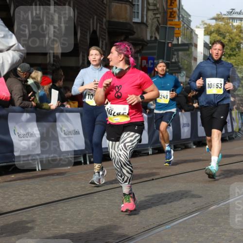05.10.2025 - 20. swb-Marathon Bremen Strokosch-Dieckow http://msf.ph/oto/9237082 05.10.2025 10:55:47 Ziel 9521, 9621, 9882, 10253, 10287, 10323, 10385, 10610, 10653, 10800, 11052, 11249, 11439, 11624 meine-sportfotos.de