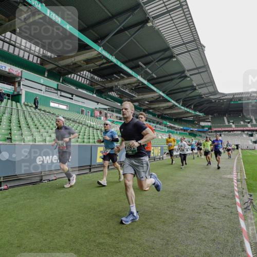 05.10.2025 - 20. swb-Marathon Bremen Michael Burmester http://msf.ph/oto/9237088 05.10.2025 12:59:49 Laufen im Stadion 27, 99, 226, 627, 807, 860, 954, 978, 1043, 1516, 1525, 1548, 1598, 1711, 1854, 2609, 2663, 2782, 2866, 2941, 2945, 3086, 3087, 3104, 3169, 3177, 3230, 3549, 3592, 3747, 3783, 3888, 4181, 4220, 4380, 4395, 4486, 4536, 4824, 4827, 5493, 5510, 5627, 6030, 6126, 6208, 6374, 6439, 6536, 6674, 6881, 7201, 7262, 7295, 7307, 7398, 7421, 7467, 7511, 7537, 7598, 7679, 7906, 7929, 8097, 8214, 8258, 8372, 8485, 8699, 8981, 9072, 10526, 219, 586, 667, 1229, 1843 meine-sportfotos.de