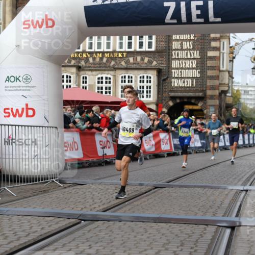 05.10.2025 - 20. swb-Marathon Bremen Yannick Fuchs http://msf.ph/oto/9237089 05.10.2025 10:38:52 Ziel 9341, 10352, 10409, 10517, 10862, 11132 meine-sportfotos.de