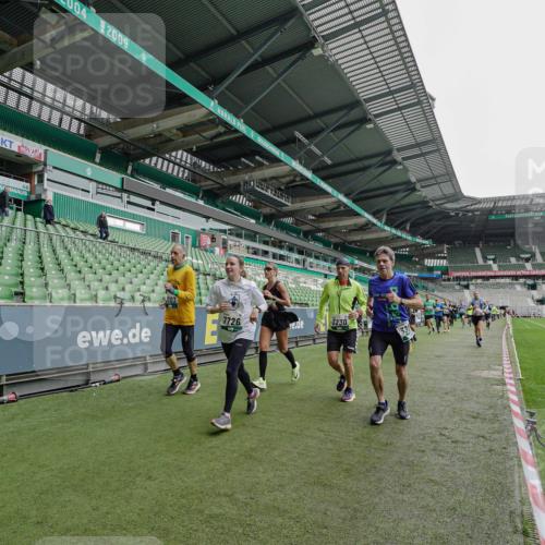 05.10.2025 - 20. swb-Marathon Bremen Michael Burmester http://msf.ph/oto/9237094 05.10.2025 12:59:52 Laufen im Stadion 27, 99, 226, 271, 627, 807, 860, 954, 978, 1043, 1516, 1525, 1548, 1598, 1711, 1806, 2609, 2663, 2782, 2866, 2945, 3086, 3087, 3104, 3169, 3177, 3230, 3549, 3592, 3747, 3783, 3888, 4046, 4181, 4220, 4380, 4395, 4486, 4536, 4592, 4824, 5493, 5510, 5627, 6030, 6126, 6208, 6374, 6389, 6439, 6536, 6636, 6674, 6881, 7201, 7262, 7295, 7307, 7398, 7421, 7467, 7511, 7537, 7598, 7679, 7906, 7929, 8097, 8258, 8372, 8485, 8699, 8981, 9072, 10526, 219, 667, 1843 meine-sportfotos.de