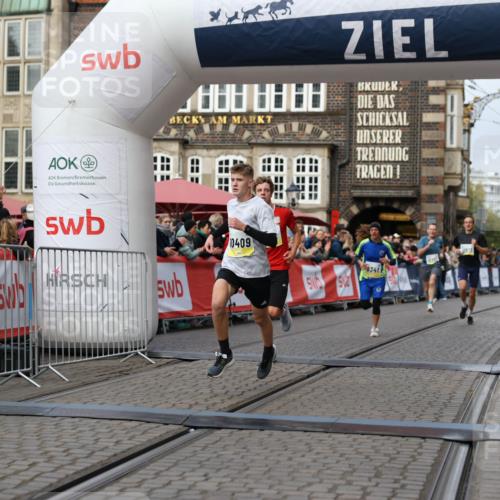 05.10.2025 - 20. swb-Marathon Bremen Yannick Fuchs http://msf.ph/oto/9237109 05.10.2025 10:38:52 Ziel 9341, 10352, 10409, 10517, 10862, 11132 meine-sportfotos.de