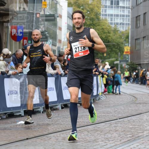 05.10.2025 - 20. swb-Marathon Bremen Strokosch-Dieckow http://msf.ph/oto/9237115 05.10.2025 12:40:11 Ziel 1714, 2138 meine-sportfotos.de