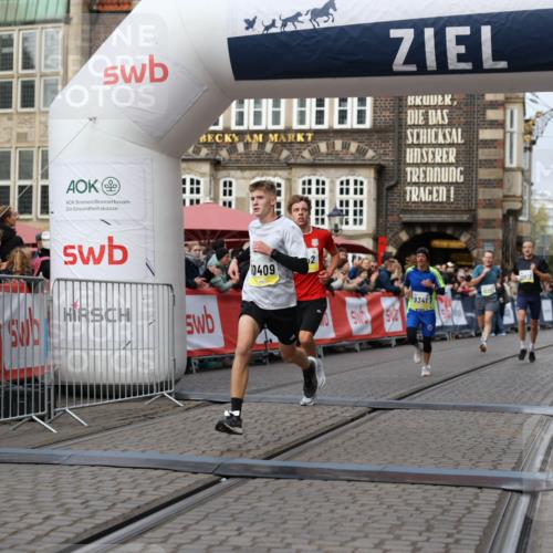 05.10.2025 - 20. swb-Marathon Bremen Yannick Fuchs http://msf.ph/oto/9237118 05.10.2025 10:38:52 Ziel 9341, 10352, 10409, 10517, 10862, 11132 meine-sportfotos.de