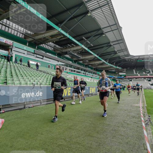 05.10.2025 - 20. swb-Marathon Bremen Michael Burmester http://msf.ph/oto/9237131 05.10.2025 12:59:55 Laufen im Stadion 27, 99, 226, 271, 491, 627, 807, 860, 954, 978, 1043, 1525, 1548, 1598, 1606, 1711, 1806, 2609, 2663, 2782, 2866, 2915, 2945, 3086, 3087, 3104, 3169, 3177, 3230, 3549, 3592, 3747, 3783, 3888, 4046, 4181, 4220, 4380, 4395, 4486, 4536, 4592, 4824, 4879, 5493, 5510, 5627, 6030, 6126, 6208, 6389, 6439, 6536, 6636, 6674, 6762, 6881, 7201, 7295, 7307, 7398, 7421, 7467, 7511, 7537, 7598, 7679, 7906, 7929, 8097, 8258, 8372, 8485, 8699, 8981, 9072, 10526, 219, 667, 1516, 1843 meine-sportfotos.de