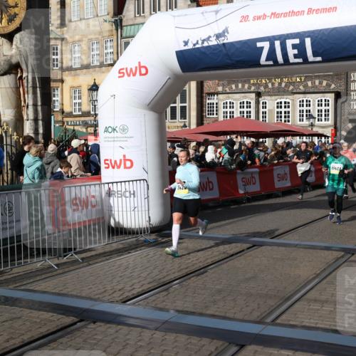 05.10.2025 - 20. swb-Marathon Bremen Yannick Fuchs http://msf.ph/oto/9237134 05.10.2025 11:06:06 Ziel 9355, 9931, 10095, 10587, 10597, 11134, 11425, 11468 meine-sportfotos.de