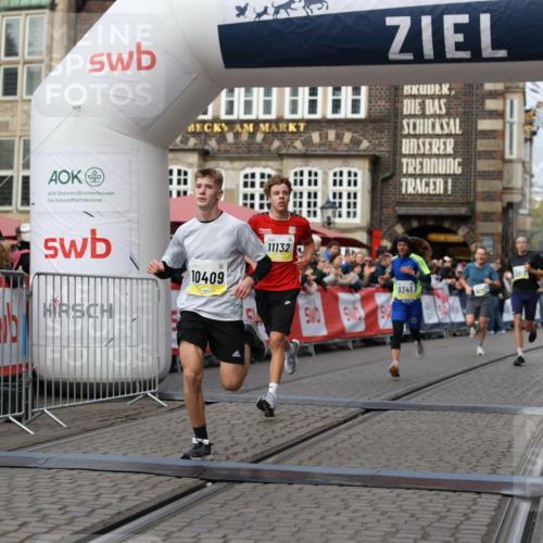05.10.2025 - 20. swb-Marathon Bremen Yannick Fuchs http://msf.ph/oto/9237140 05.10.2025 10:38:53 Ziel 9341, 10352, 10409, 10517, 10862, 11132 meine-sportfotos.de