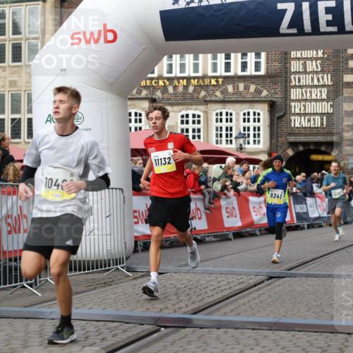 05.10.2025 - 20. swb-Marathon Bremen Yannick Fuchs http://msf.ph/oto/9237145 05.10.2025 10:38:53 Ziel 9341, 10352, 10409, 10517, 10862, 11132 meine-sportfotos.de