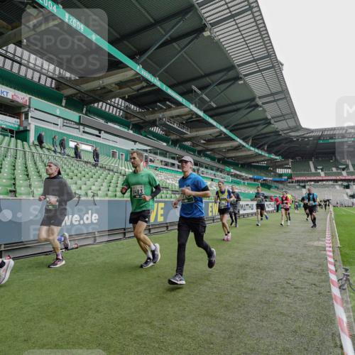 05.10.2025 - 20. swb-Marathon Bremen Michael Burmester http://msf.ph/oto/9237149 05.10.2025 12:59:57 Laufen im Stadion 27, 47, 99, 226, 271, 491, 627, 807, 860, 954, 978, 1043, 1525, 1548, 1598, 1606, 1711, 1806, 2518, 2609, 2782, 2866, 2915, 2945, 3040, 3086, 3087, 3104, 3169, 3177, 3230, 3549, 3592, 3747, 3783, 3888, 4046, 4181, 4220, 4380, 4395, 4536, 4592, 4824, 4879, 5493, 5510, 5627, 6126, 6208, 6389, 6439, 6536, 6636, 6674, 6762, 6881, 7201, 7295, 7307, 7398, 7421, 7467, 7511, 7537, 7598, 7679, 7906, 7929, 8097, 8258, 8372, 8485, 8699, 8981, 9072, 219, 667, 1516, 1843 meine-sportfotos.de