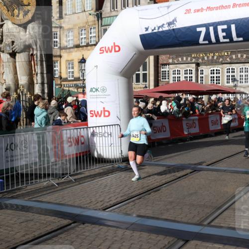 05.10.2025 - 20. swb-Marathon Bremen Yannick Fuchs http://msf.ph/oto/9237150 05.10.2025 11:06:07 Ziel 9355, 9931, 10081, 10095, 10587, 10597, 11134, 11425, 11468 meine-sportfotos.de