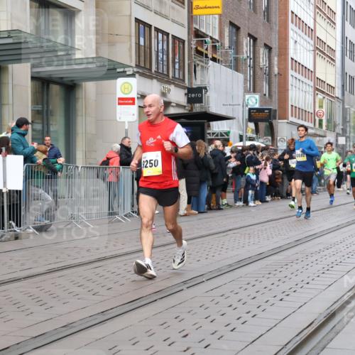 05.10.2025 - 20. swb-Marathon Bremen Strokosch-Dieckow http://msf.ph/oto/9237152 05.10.2025 10:45:17 Ziel 28, 8000, 9200, 9222, 9250, 9709, 9960, 10053, 10350, 10447, 10639, 10682, 10792, 10823, 11403, 11585, 11678, 11745, 28, 8000, 9200, 9222, 9250, 9709, 9960, 10053, 10350, 10447, 10639, 10682, 10792, 10823, 11403, 11585, 11678, 11745 meine-sportfotos.de
