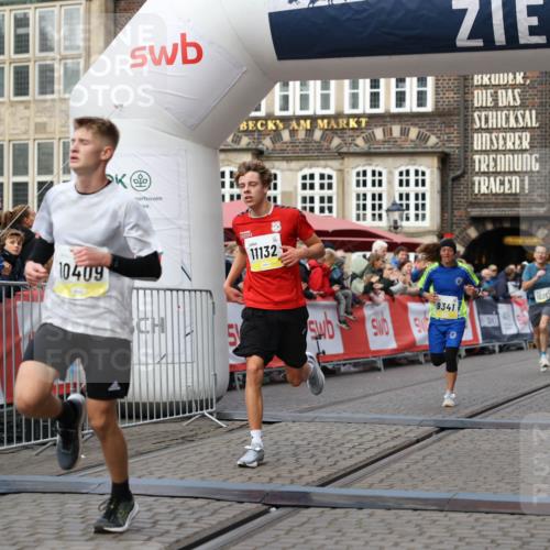 05.10.2025 - 20. swb-Marathon Bremen Yannick Fuchs http://msf.ph/oto/9237154 05.10.2025 10:38:53 Ziel 9341, 10352, 10409, 10517, 10862, 11132 meine-sportfotos.de