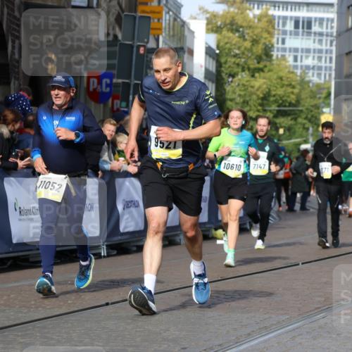 05.10.2025 - 20. swb-Marathon Bremen Strokosch-Dieckow http://msf.ph/oto/9237155 05.10.2025 10:55:49 Ziel 7147, 9521, 9621, 9871, 9882, 10253, 10287, 10385, 10610, 10653, 10654, 10800, 11052, 11249, 11439, 11624 meine-sportfotos.de