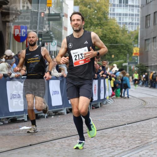 05.10.2025 - 20. swb-Marathon Bremen Strokosch-Dieckow http://msf.ph/oto/9237160 05.10.2025 12:40:11 Ziel 1714, 2138 meine-sportfotos.de