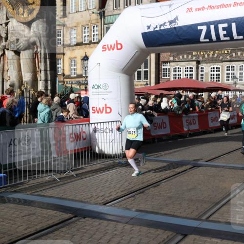 05.10.2025 - 20. swb-Marathon Bremen Yannick Fuchs http://msf.ph/oto/9237161 05.10.2025 11:06:07 Ziel 9355, 9931, 10081, 10095, 10587, 10597, 11134, 11425, 11468 meine-sportfotos.de