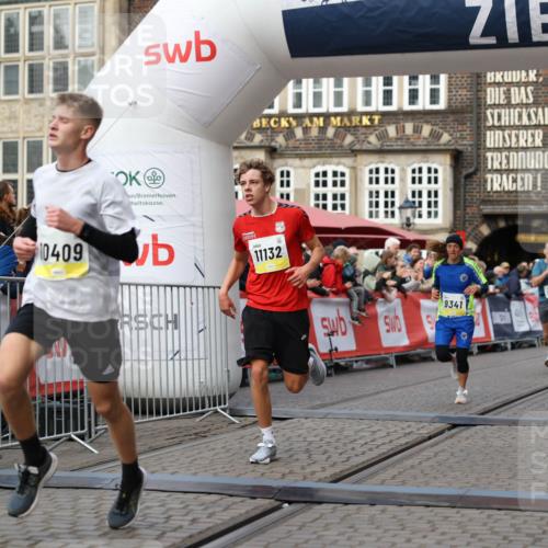 05.10.2025 - 20. swb-Marathon Bremen Yannick Fuchs http://msf.ph/oto/9237163 05.10.2025 10:38:53 Ziel 9341, 10352, 10409, 10517, 10862, 11132 meine-sportfotos.de
