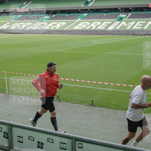 05.10.2025 - 20. swb-Marathon Bremen Michael Burmester http://msf.ph/oto/9237165 05.10.2025 10:32:56 Laufen im Stadion 7165, 8326, 8333, 9176, 9187, 9195, 9197, 9238, 9260, 9268, 9284, 9295, 9313, 9318, 9367, 9392, 9402, 9407, 9436, 9439, 9456, 9461, 9464, 9475, 9492, 9494, 9514, 9517, 9539, 9548, 9570, 9574, 9650, 9703, 9754, 9830, 9834, 9835, 9856, 9868, 9900, 9918, 9933, 9939, 9950, 9957, 9985, 10007, 10008, 10034, 10042, 10046, 10097, 10174, 10215, 10234, 10253, 10308, 10309, 10326, 10349, 10385, 10387, 10388, 10394, 10402, 10416, 10436, 10460, 10475, 10487 meine-sportfotos.de