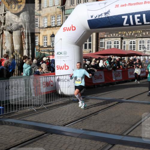 05.10.2025 - 20. swb-Marathon Bremen Yannick Fuchs http://msf.ph/oto/9237168 05.10.2025 11:06:07 Ziel 9355, 9931, 10081, 10095, 10587, 10597, 11134, 11425, 11468 meine-sportfotos.de