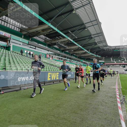 05.10.2025 - 20. swb-Marathon Bremen Michael Burmester http://msf.ph/oto/9237169 05.10.2025 13:00:00 Laufen im Stadion 27, 47, 99, 226, 271, 283, 491, 627, 807, 860, 954, 978, 1043, 1525, 1548, 1606, 1806, 2518, 2609, 2782, 2866, 2915, 2945, 3040, 3086, 3087, 3104, 3169, 3177, 3230, 3237, 3549, 3592, 3783, 3888, 4046, 4181, 4220, 4380, 4395, 4536, 4592, 4824, 4879, 5493, 5510, 5627, 6126, 6208, 6389, 6439, 6536, 6636, 6674, 6762, 6881, 7201, 7295, 7307, 7398, 7421, 7467, 7511, 7537, 7598, 7679, 7906, 7929, 8258, 8372, 8485, 8699, 8981, 9072, 219, 667, 1516, 1598, 1843 meine-sportfotos.de
