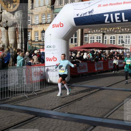05.10.2025 - 20. swb-Marathon Bremen Yannick Fuchs http://msf.ph/oto/9237172 05.10.2025 11:06:07 Ziel 9355, 9931, 10081, 10095, 10587, 10597, 11134, 11425, 11468 meine-sportfotos.de
