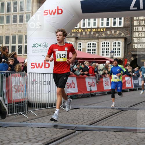 05.10.2025 - 20. swb-Marathon Bremen Yannick Fuchs http://msf.ph/oto/9237174 05.10.2025 10:38:53 Ziel 9341, 10352, 10409, 10517, 10862, 11132 meine-sportfotos.de