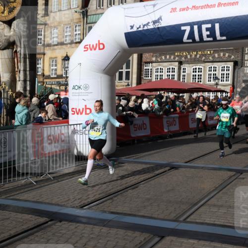 05.10.2025 - 20. swb-Marathon Bremen Yannick Fuchs http://msf.ph/oto/9237182 05.10.2025 11:06:07 Ziel 9355, 9931, 10081, 10095, 10587, 10597, 11134, 11425, 11468 meine-sportfotos.de