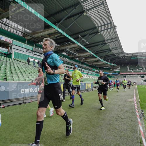 05.10.2025 - 20. swb-Marathon Bremen Michael Burmester http://msf.ph/oto/9237186 05.10.2025 13:00:01 Laufen im Stadion 27, 47, 99, 226, 271, 283, 491, 627, 807, 860, 954, 978, 1043, 1525, 1548, 1606, 1806, 2518, 2609, 2782, 2866, 2915, 2945, 3040, 3086, 3087, 3104, 3169, 3177, 3230, 3237, 3549, 3592, 3783, 3888, 4046, 4181, 4202, 4220, 4380, 4395, 4536, 4592, 4824, 4879, 5493, 5510, 5627, 6126, 6208, 6389, 6439, 6536, 6636, 6674, 6762, 6881, 7201, 7295, 7307, 7398, 7421, 7467, 7511, 7537, 7598, 7679, 7906, 7929, 8258, 8372, 8485, 8699, 8981, 9072, 27, 219, 667, 807, 1043, 1516, 1598, 1843 meine-sportfotos.de