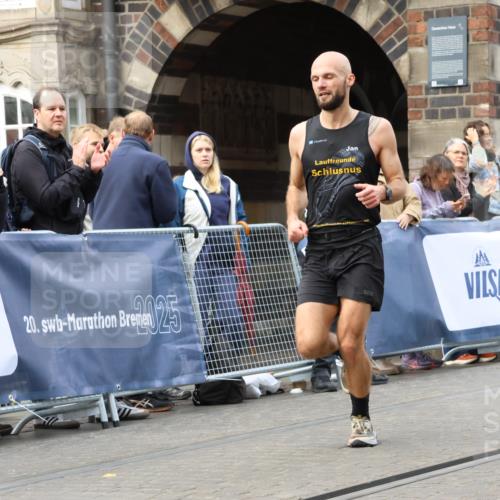 05.10.2025 - 20. swb-Marathon Bremen Strokosch-Dieckow http://msf.ph/oto/9237190 05.10.2025 12:40:14 Ziel 1714, 2138 meine-sportfotos.de