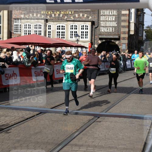 05.10.2025 - 20. swb-Marathon Bremen Yannick Fuchs http://msf.ph/oto/9237203 05.10.2025 11:06:07 Ziel 9355, 9931, 10081, 10095, 10587, 10597, 11134, 11425, 11468 meine-sportfotos.de
