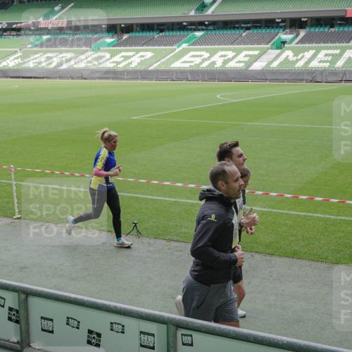 05.10.2025 - 20. swb-Marathon Bremen Michael Burmester http://msf.ph/oto/9237214 05.10.2025 10:32:58 Laufen im Stadion 7165, 8326, 8333, 9176, 9187, 9195, 9197, 9238, 9258, 9260, 9268, 9284, 9295, 9313, 9318, 9367, 9392, 9402, 9407, 9436, 9439, 9456, 9461, 9464, 9475, 9492, 9494, 9514, 9517, 9539, 9548, 9570, 9574, 9650, 9654, 9703, 9754, 9830, 9834, 9835, 9856, 9868, 9900, 9918, 9933, 9939, 9950, 9957, 9985, 10007, 10008, 10034, 10042, 10046, 10097, 10174, 10215, 10234, 10253, 10308, 10309, 10326, 10349, 10385, 10387, 10388, 10394, 10402, 10416, 10436, 10460, 10475, 10487 meine-sportfotos.de