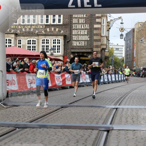 05.10.2025 - 20. swb-Marathon Bremen Yannick Fuchs http://msf.ph/oto/9237215 05.10.2025 10:38:54 Ziel 9341, 10352, 10409, 10517, 10862, 11132 meine-sportfotos.de
