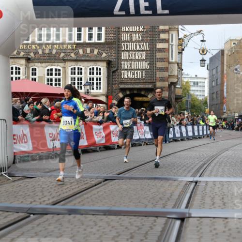 05.10.2025 - 20. swb-Marathon Bremen Yannick Fuchs http://msf.ph/oto/9237224 05.10.2025 10:38:54 Ziel 9341, 10352, 10409, 10517, 10862, 11132 meine-sportfotos.de
