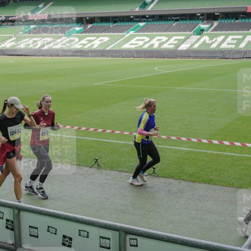 05.10.2025 - 20. swb-Marathon Bremen Michael Burmester http://msf.ph/oto/9237230 05.10.2025 10:32:59 Laufen im Stadion 7165, 9176, 9187, 9195, 9197, 9238, 9258, 9260, 9268, 9284, 9295, 9313, 9318, 9367, 9392, 9402, 9407, 9436, 9439, 9456, 9461, 9464, 9475, 9492, 9494, 9514, 9517, 9539, 9548, 9570, 9574, 9577, 9650, 9654, 9703, 9754, 9830, 9834, 9835, 9856, 9868, 9900, 9918, 9933, 9939, 9950, 9957, 9985, 10007, 10008, 10034, 10042, 10046, 10097, 10174, 10215, 10234, 10253, 10308, 10309, 10326, 10349, 10385, 10387, 10388, 10394, 10402, 10416, 10436, 10460, 10475, 10487 meine-sportfotos.de